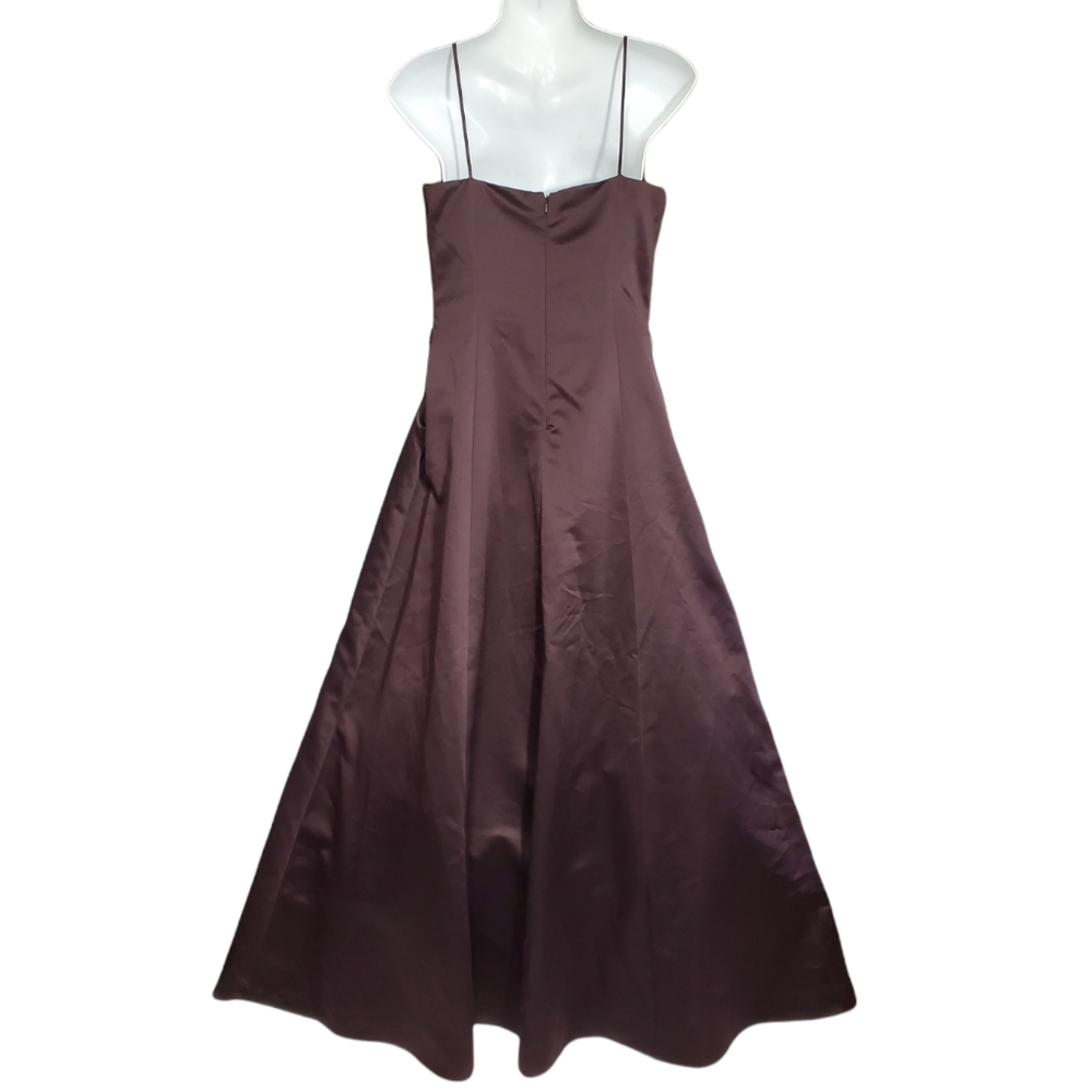 Formal dress - Picture 3 of 8